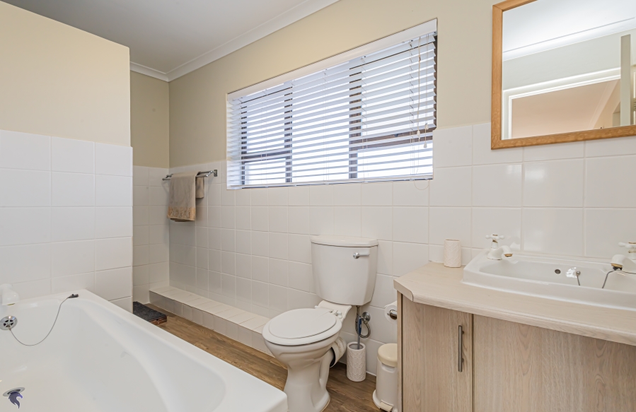4 Bedroom Property for Sale in Country Club Western Cape